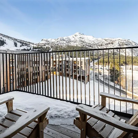 Modern Ski-inn-ski-out With Sauna,